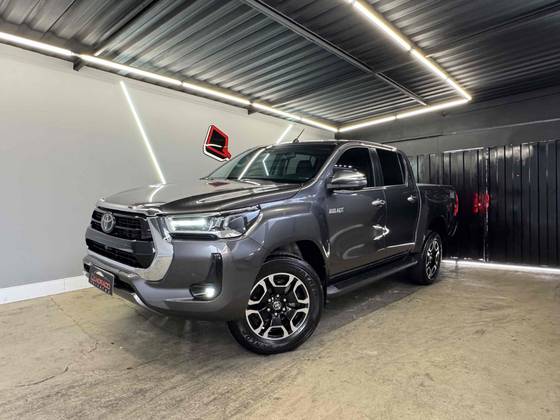 TOYOTA HILUX 2.8 D-4D TURBO DIESEL CD SRX LIMITED 4X4 AUTOMÁTICO